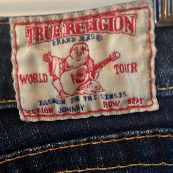 Low rise stretch true religion size 31, inseam 23 cropped jeans, frayed bottom - Picture 3 of 4